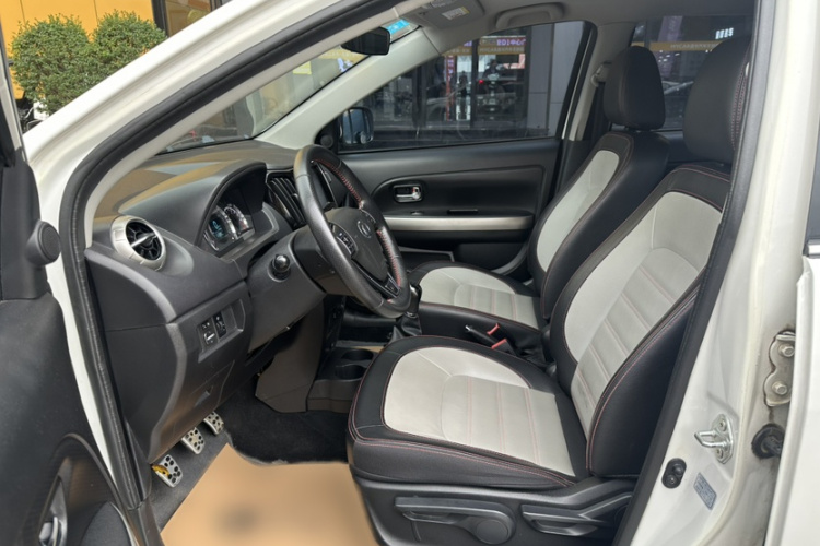 长城M4 2014款 1.5L 手动豪华型中控内饰7010