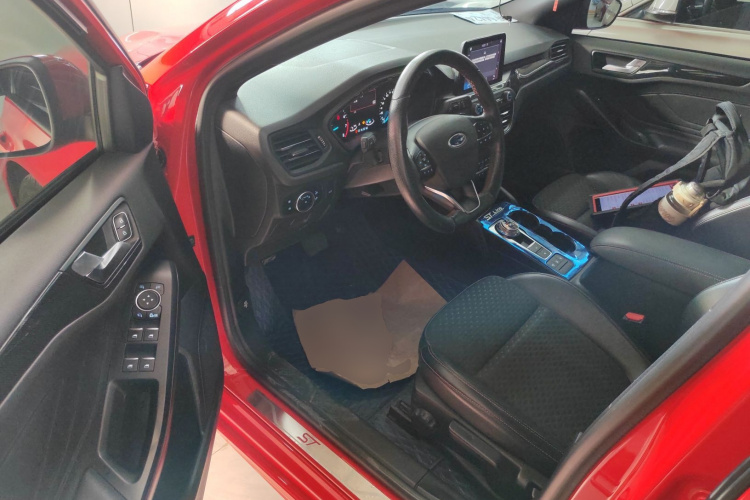 福特 福克斯 2019款 三厢 EcoBoost 180 自动ST Line中控内饰20