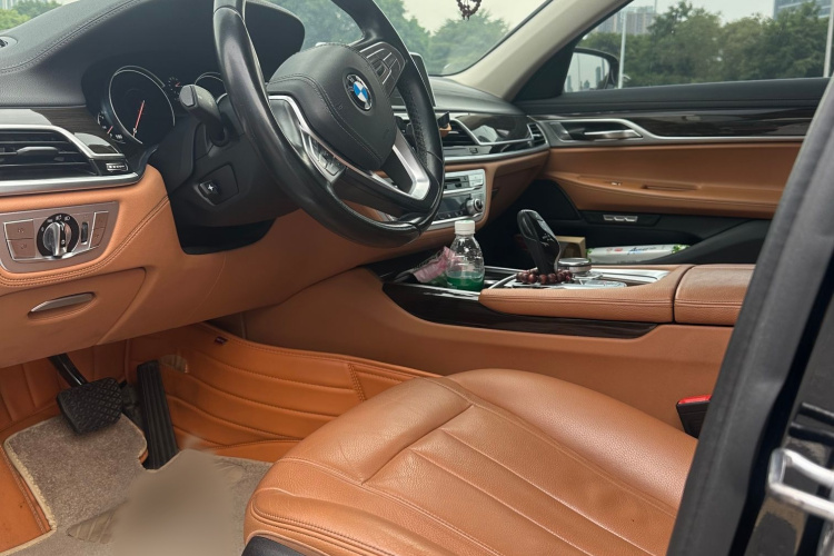 宝马7系 2018款 730Li 领先型 卓越套装中控内饰7005