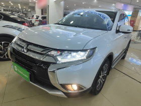 三菱 欧蓝德 2018款 2.4L 四驱精英版 5座