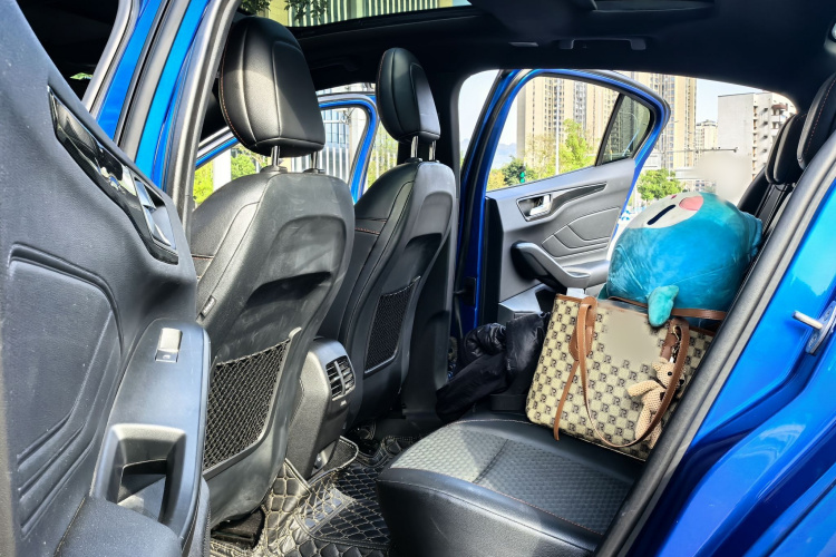 福特 福克斯 2020款 三厢 EcoBoost 180 自动ST Line中控内饰7006