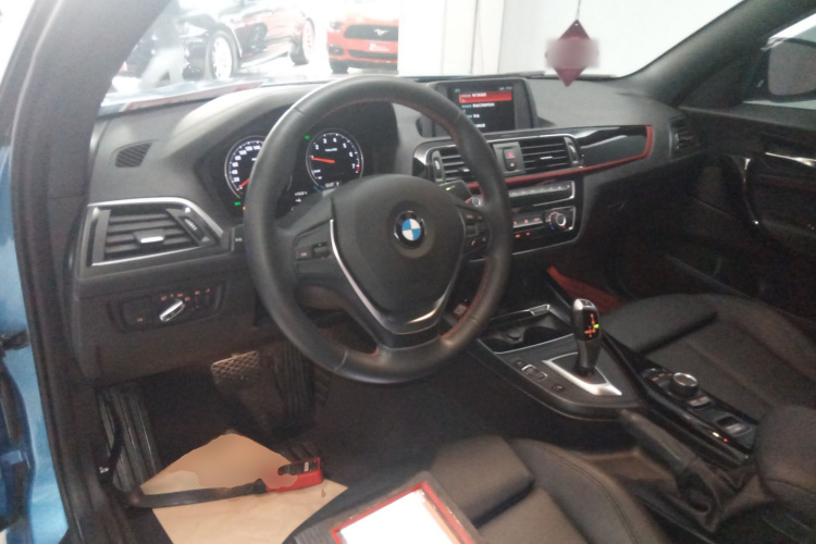 宝马2系(进口) 2018款 220i 敞篷轿跑车 运动设计套装局部细节13