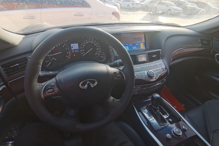 英菲尼迪Q70 2019款 Q70L 2.0T 悦享版中控内饰12