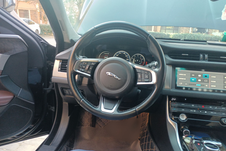 捷豹XFL 2018款 XFL 2.0T 250PS 豪华版局部细节13