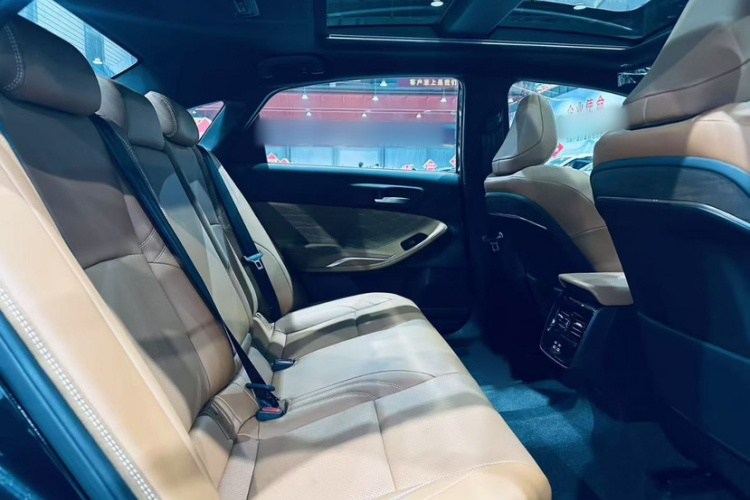 丰田 亚洲龙 2024款 双擎 2.0L 豪华版中控内饰7003