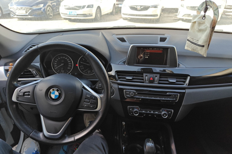 宝马X1 2016款 sDrive20Li 豪华型中控内饰12
