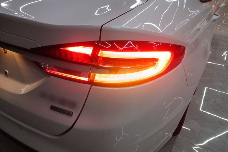 福特 蒙迪欧 2018款 EcoBoost 200 时尚型车身外观9