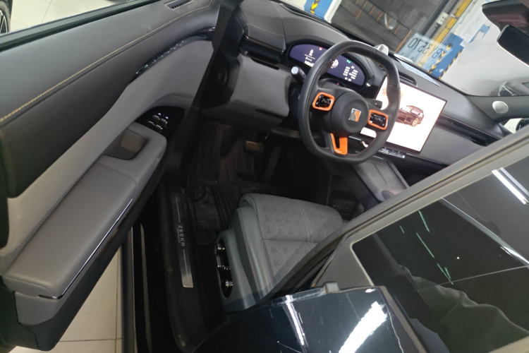 极氪7X 2025款 75kWh 后驱智驾版中控内饰7003