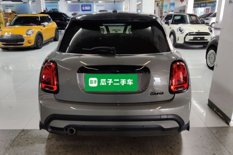 MINI 2022款 1.5T COOPER 艺术家 五门版车身外观6