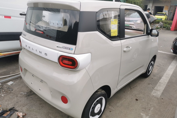 五菱汽车 宏光MINIEV 2024款 第三代 215km 青春版车身外观7