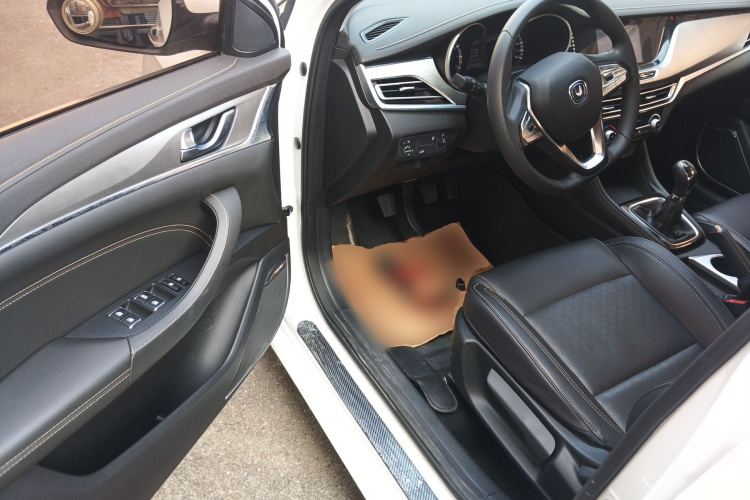 长安 逸动 2019款 1.6L GDI 手动超值版 国VI中控内饰7003