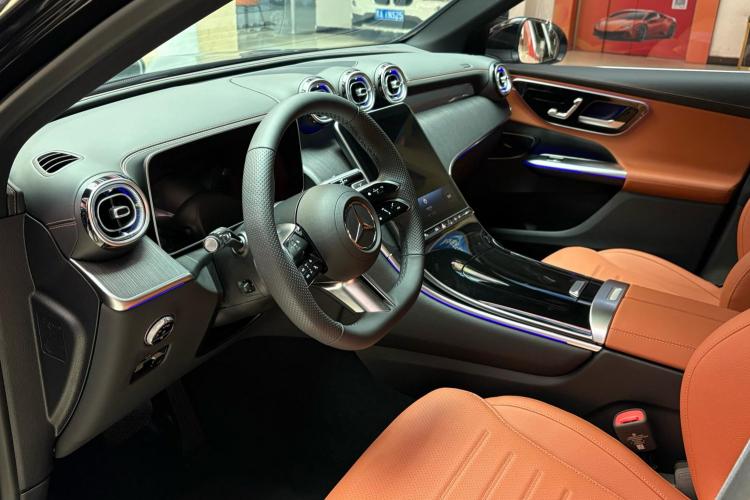 奔驰GLC 2024款  改款 GLC 260 L 4MATIC 豪华型 5座中控内饰20