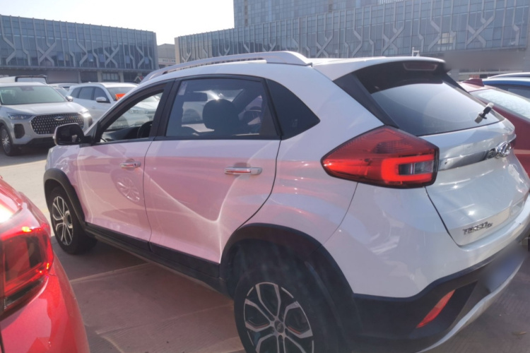 奇瑞 瑞虎3X 2018款 1.5L 自动舒适版车身外观4