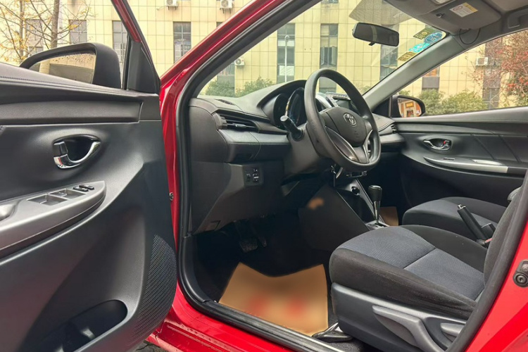 丰田 YARiS L 致炫 2015款 1.5E 自动魅动版车身外观6002