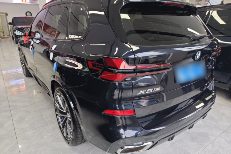 宝马X5 2023款 xDrive 40Li M运动曜夜套装车身外观6003