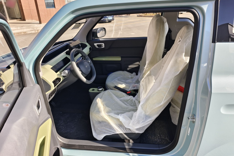 吉利银河 2024款 熊猫mini 200km 耐力熊中控内饰7001