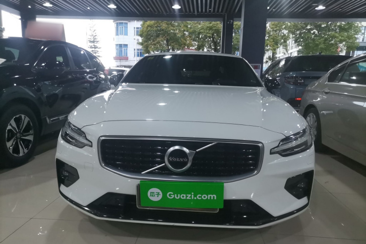 沃尔沃S60 2020款 T5 智雅运动版车身外观2