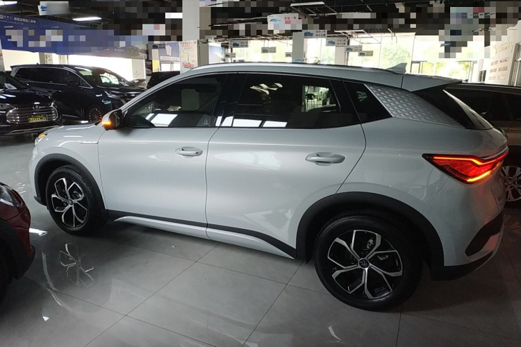 比亚迪 元PLUS 2024款 荣耀版 430KM 超越型车身外观4