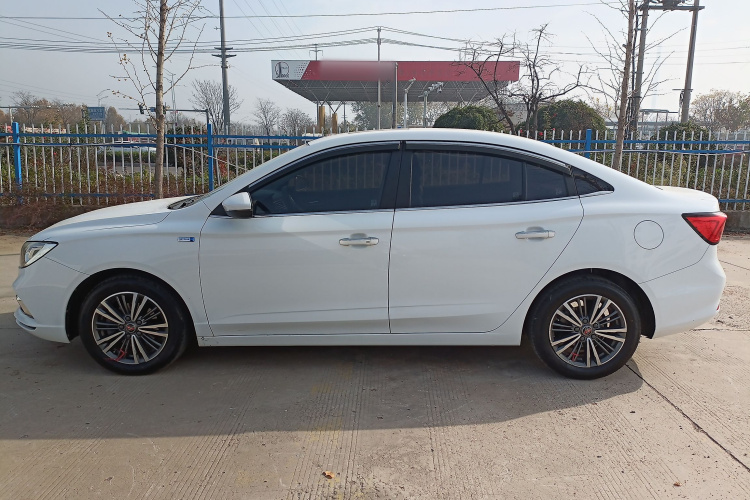 荣威i5 2019款 1.5L 手动4G互联领豪旗舰版车身外观4