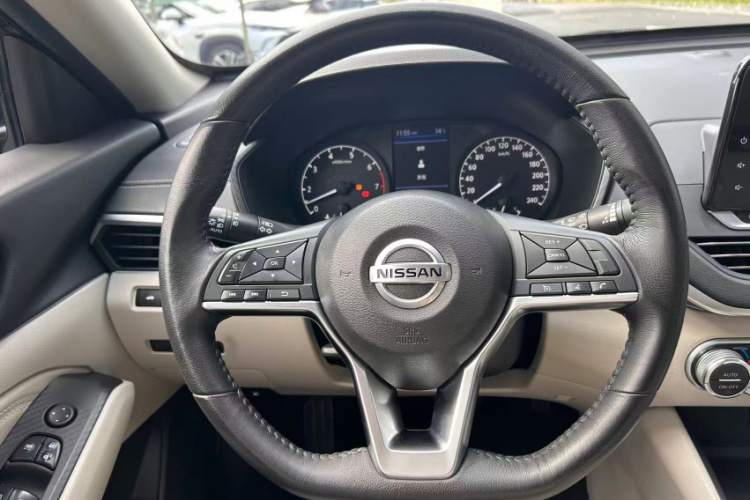 日产 天籁 2020款 2.0L XL 舒适版中控内饰7006