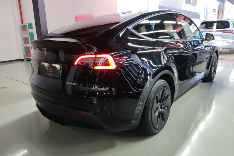 特斯拉 Model Y 2021款 标准续航后驱版车身外观7