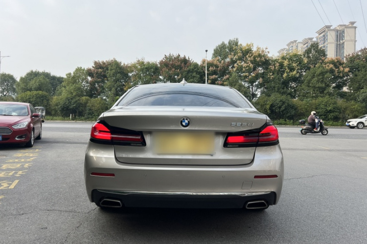 宝马5系 2021款 525Li 豪华套装车身外观6004