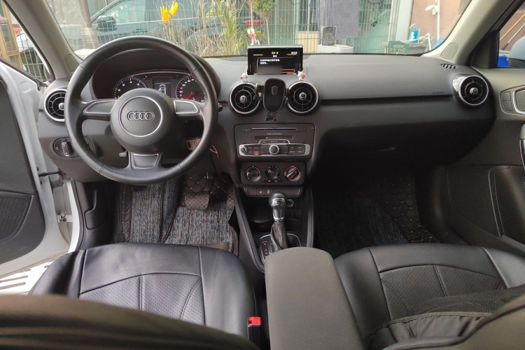 奥迪A1 2016款 30 TFSI Sportback Design风尚版中控内饰7002