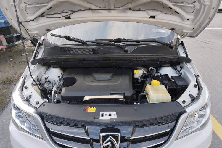 宝骏730 2019款 1.5L 手动超值型 7座 国VI机舱底盘24