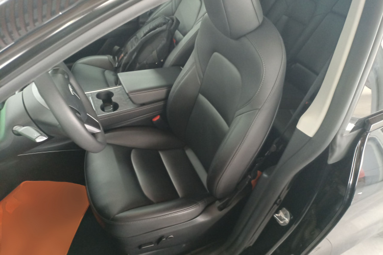 特斯拉 Model Y 2023款 后轮驱动版中控内饰19