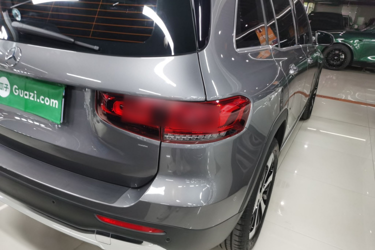 奔驰GLB 2023款 GLB 220 时尚型车身外观9