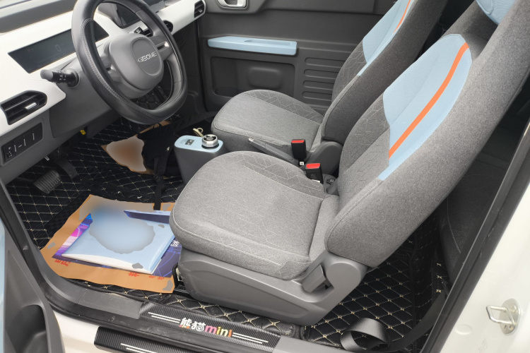 吉利银河 2023款 熊猫mini 120km 萌萌熊中控内饰19