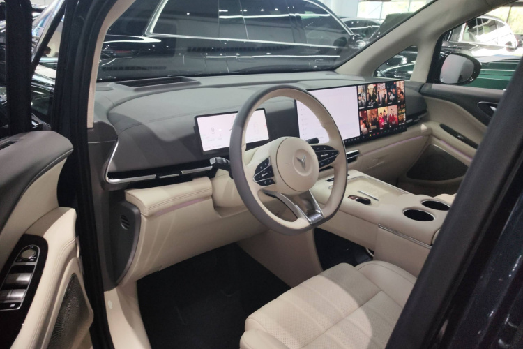 岚图汽车 岚图梦想家 2025款 PHEV 四驱旗舰鲲鹏版中控内饰7002