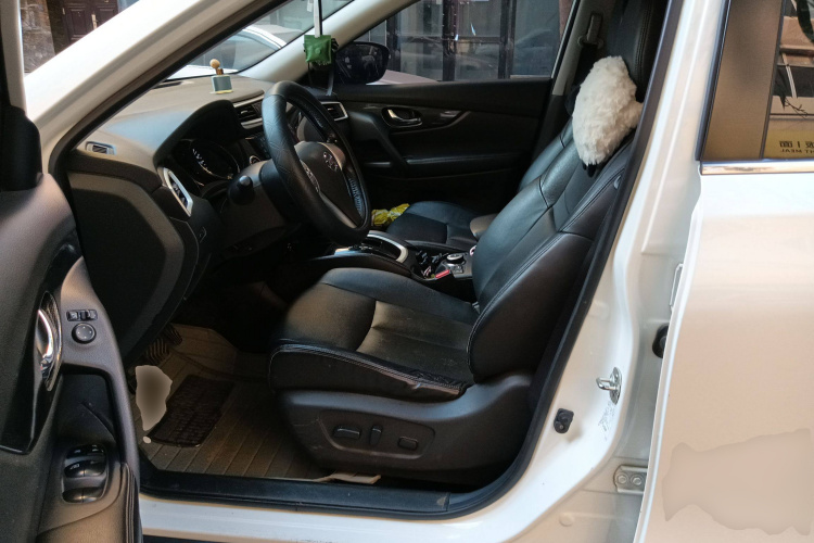 日产 奇骏 2015款 2.5L CVT领先MAX版 4WD中控内饰7003