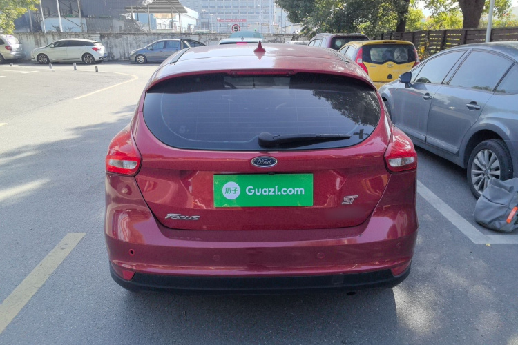 福特 福克斯 2018款 两厢经典 1.6L 自动风尚型智行版车身外观6