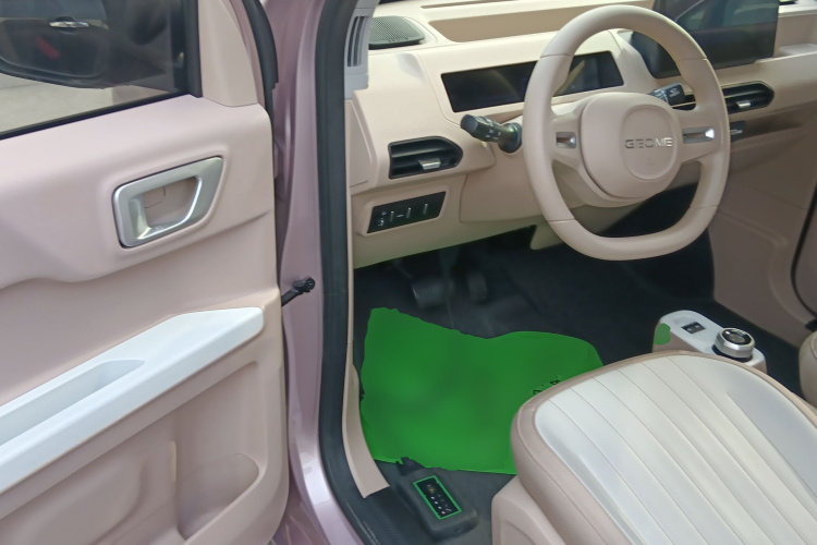 吉利银河 2023款 熊猫mini 200km 耐力熊中控内饰7003