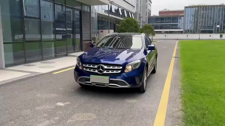 奔驰GLA 2019款 GLA 200 动感型实拍1