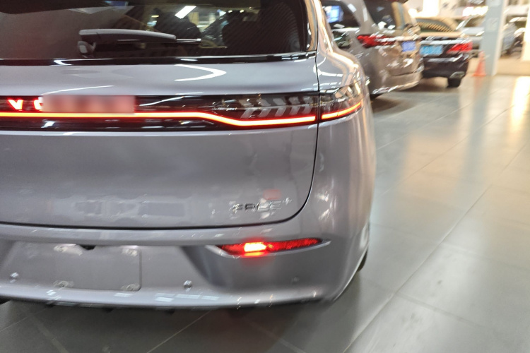 岚图汽车 岚图FREE 2025款 FREE+ 四驱乾崑版车身外观9