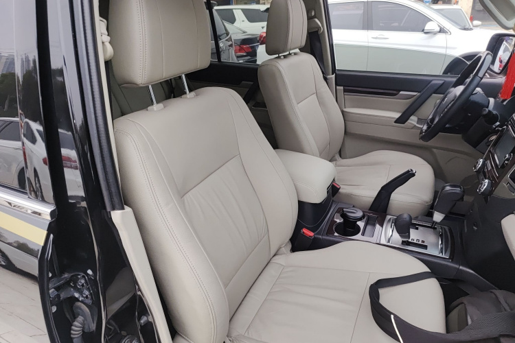 三菱 帕杰罗（平行进口） 局部细节41