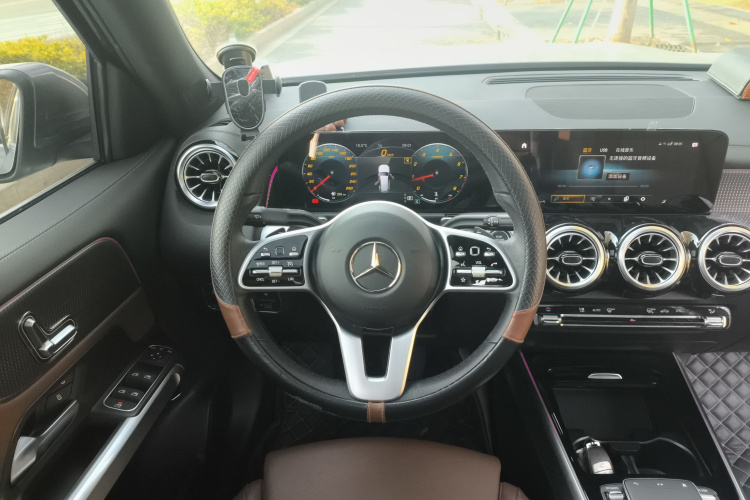 奔驰GLB 2022款 改款二 GLB 200 时尚型局部细节13