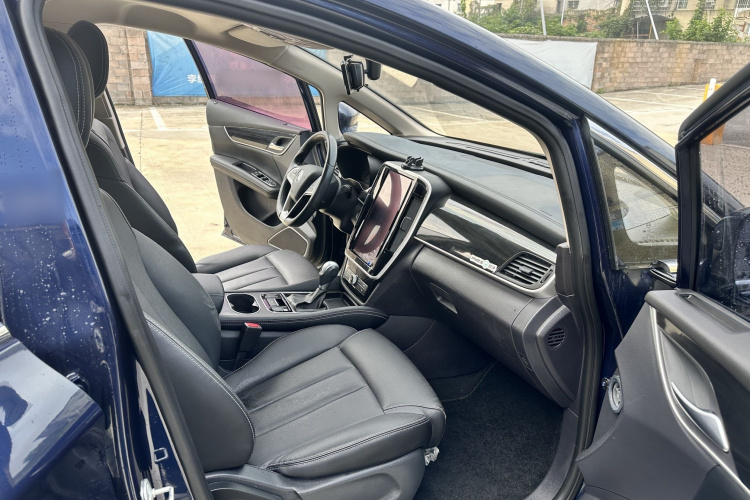 比亚迪 宋MAX 2018款 1.5T 自动智联精英型 6座局部细节41