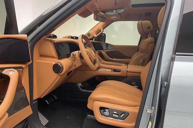 仰望U8 2023款 豪华版中控内饰7002