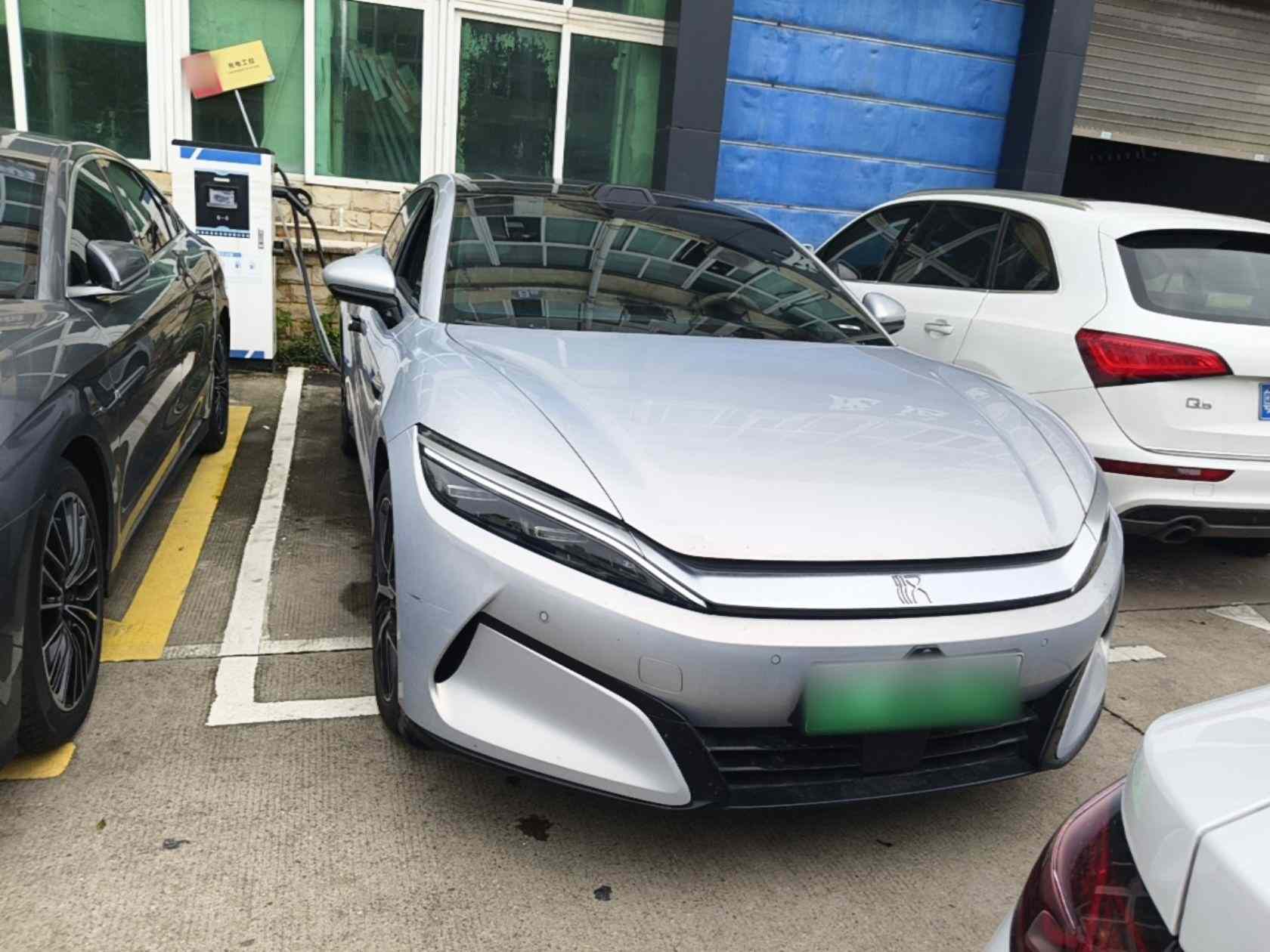 比亚迪 汉L 2025款 EV 四驱激光雷达旗舰型(1)