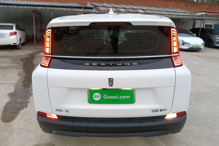 奔腾NAT 2022款 舒享出行 换电出租版车身外观6