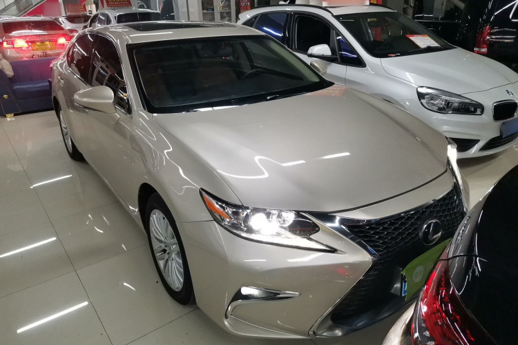 雷克萨斯ES 2015款 200 精英版车身外观3