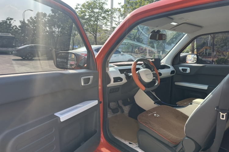 吉利银河 2024款 200km 熊猫骑士中控内饰7003