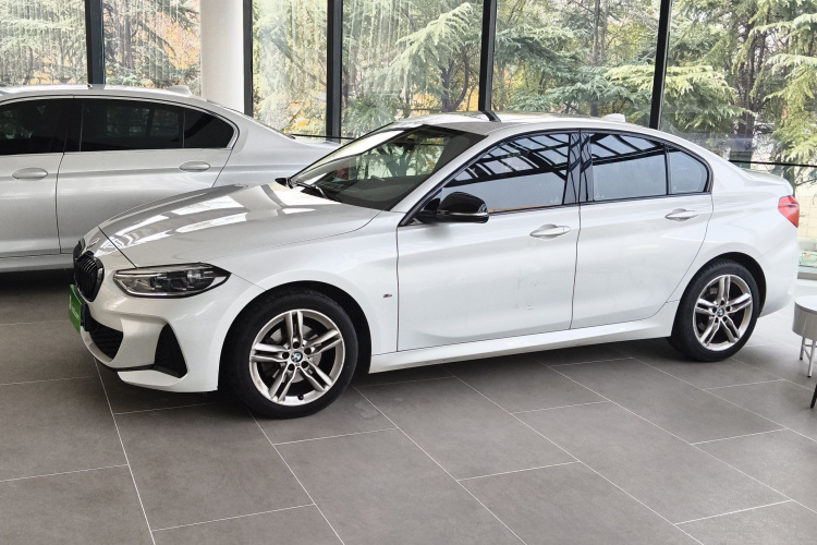 宝马1系 2021款 改款 120i M运动曜夜版车身外观4