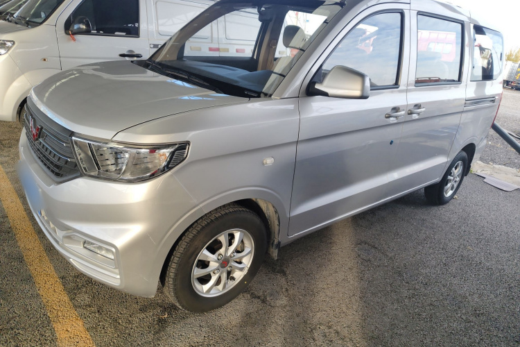 五菱汽车 五菱宏光V 2022款 1.5L劲享版电动助力LAR车身外观1