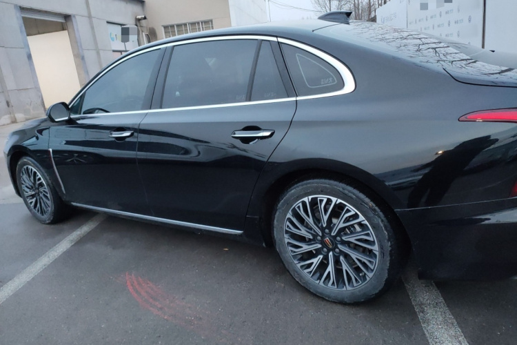 红旗H5 2024款 2.0T 自动智联旗畅版车身外观4