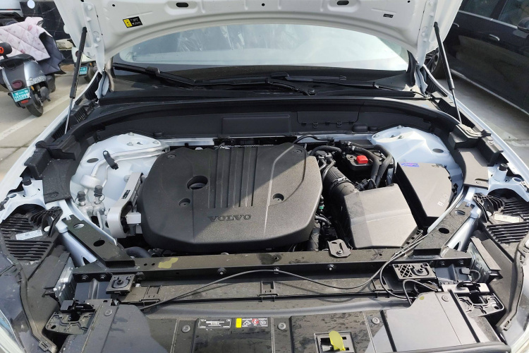 沃尔沃XC60 2025款 B5 四驱智远豪华版机舱底盘24