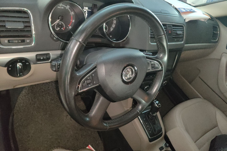 斯柯达 Yeti 2014款 1.8TSI DSG极地版中控内饰13